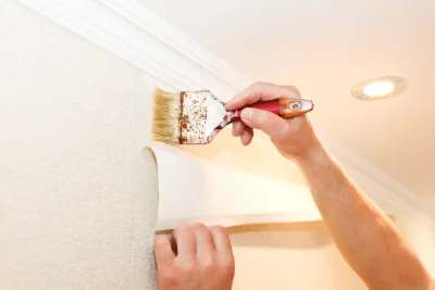 Pose de papier peint à Ménigoute — revêtements muraux et toiles de verre